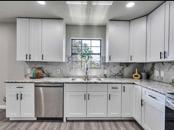 3rd image of 231 Dehart St #1