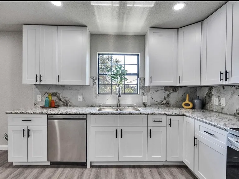 231 Dehart St #1 — Photo 3