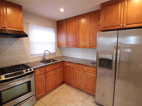 3rd image of 108 Franklin St #2-E