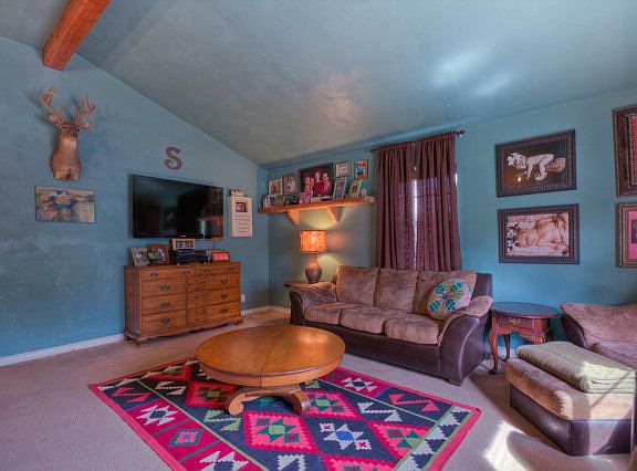 2nd image of 704 Bluebonnet Dr