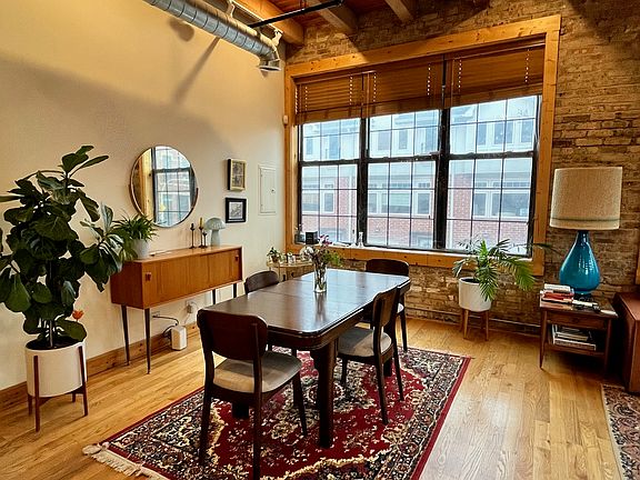 3rd image of 1049 N Paulina St APT 2A