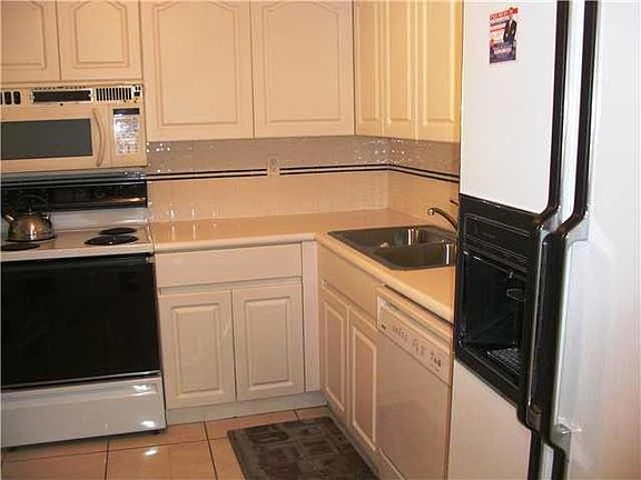 2nd image of 230 174th St APT 516