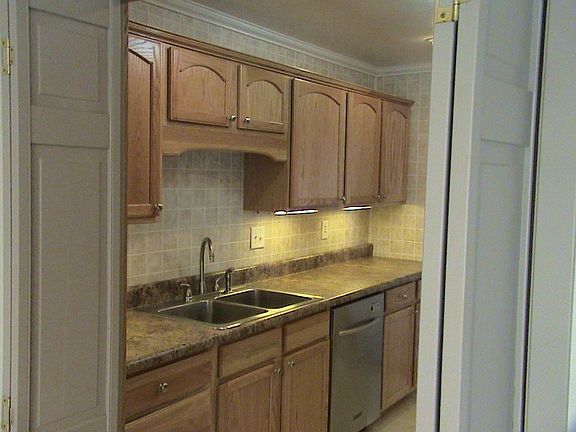 4th image of 1023 E Tripp Ave