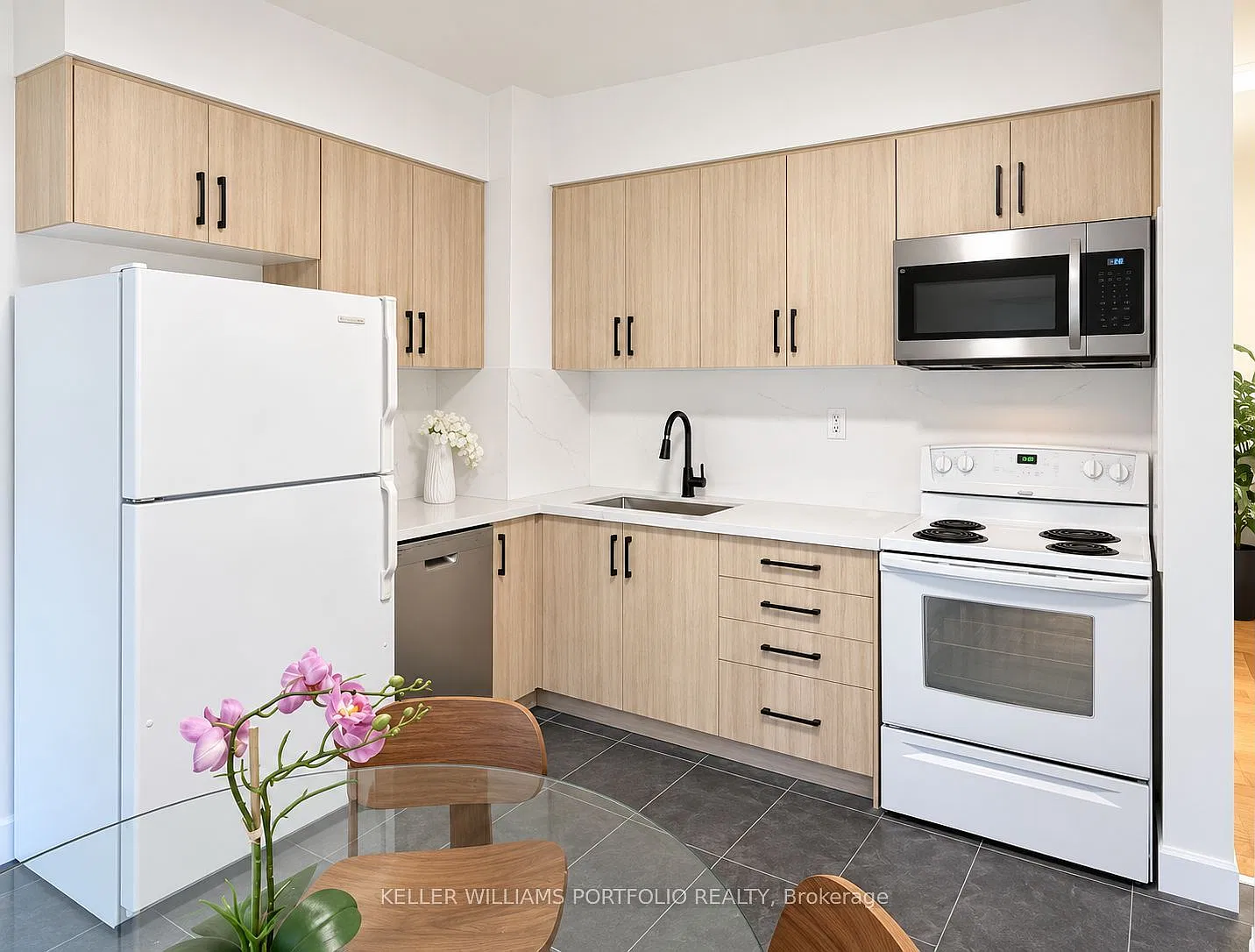 1 bed, $2,490 — Photo 3
