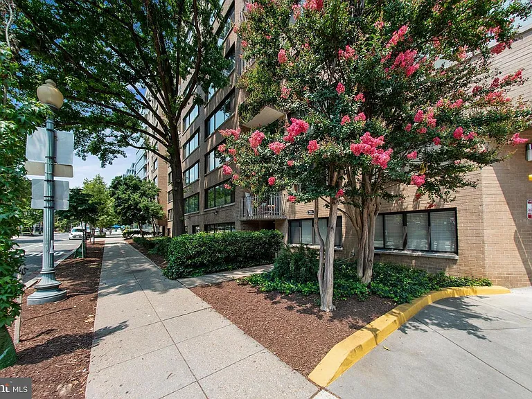 2201 L St NW #617 — Photo 42