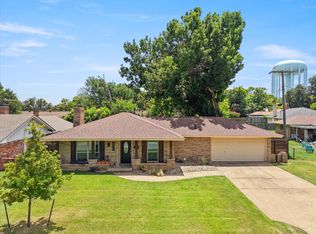 4904 Fall River Dr, Fort Worth, TX 76103