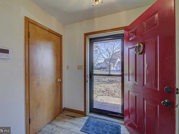 4th image of 23 Indian Hill Ln