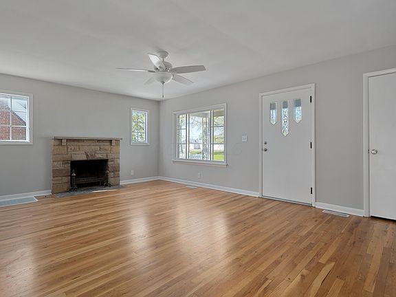 5th image of 2852 Thorndale Ave