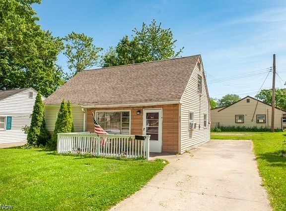 3rd image of 819 Leroy St