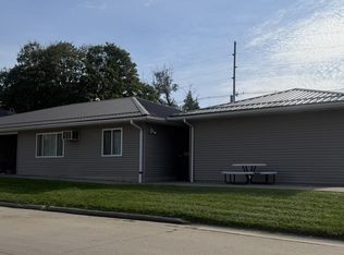 415 2nd St, Victor, IA 52347