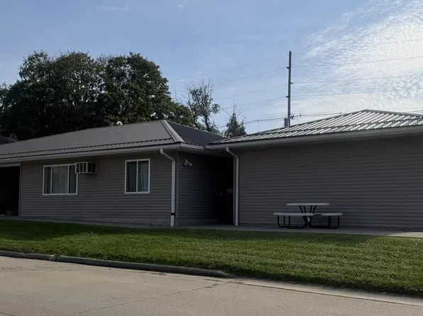 415 2nd St, Victor, IA 52347