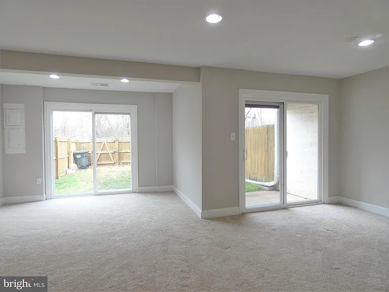 4128 Hamlin Ct — Photo 74