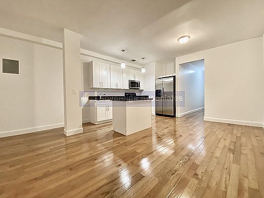 3rd image of 44 Bennett Ave APT 6D