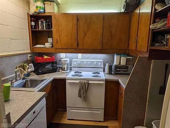 4th image of 900 Brightwood Manor Dr
