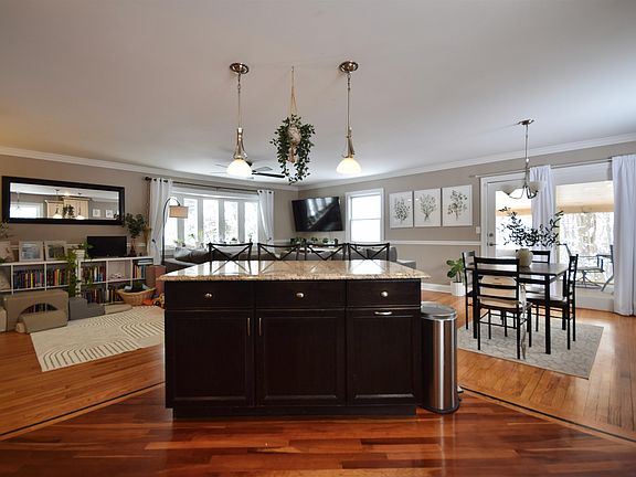 5th image of 370 Westford Road