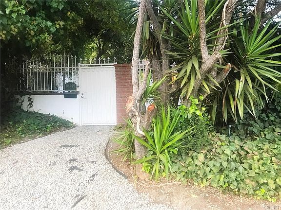 2nd image of 10345 Camarillo St