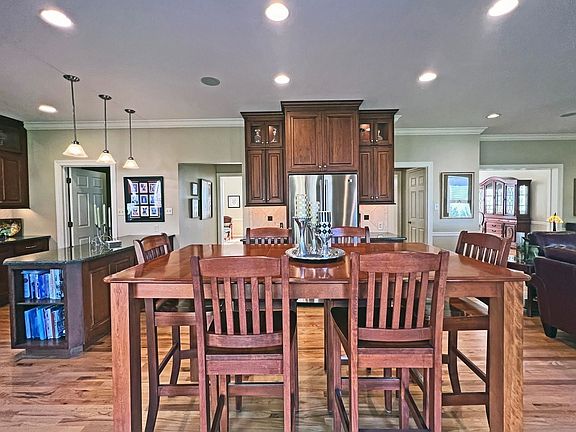 5th image of 311 Elm Valley Dr