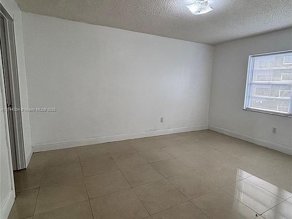 4th image of 1221 SW 122nd Ave