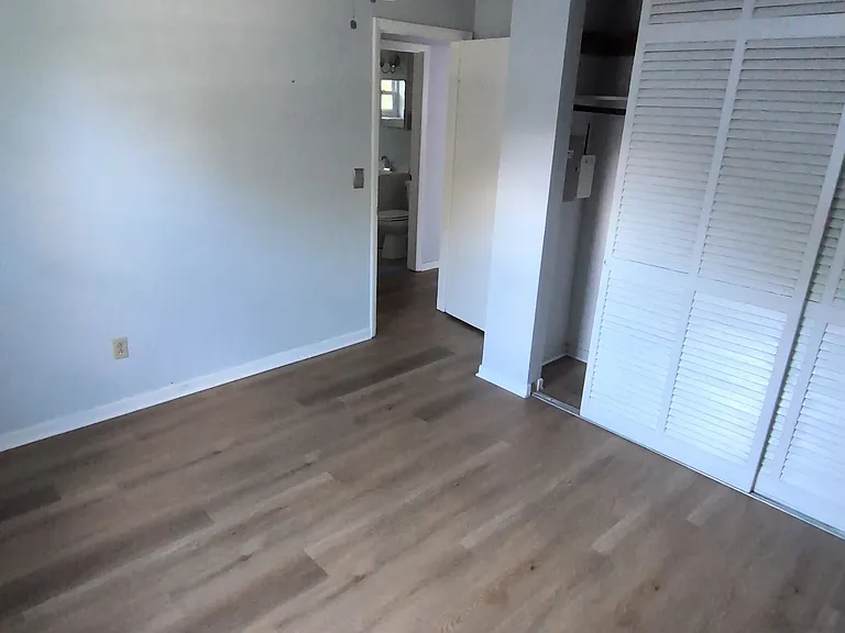 975 N Village Dr — Photo 9