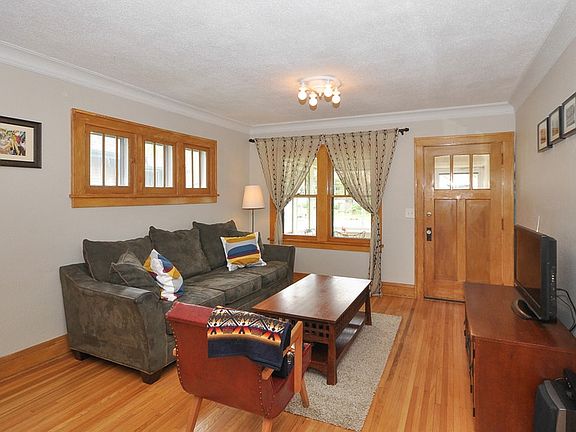 5th image of 3837 45th Ave S
