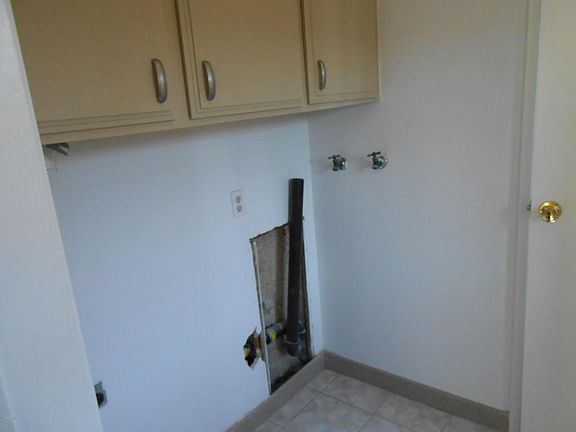 5th image of 1300 Mariposa Dr