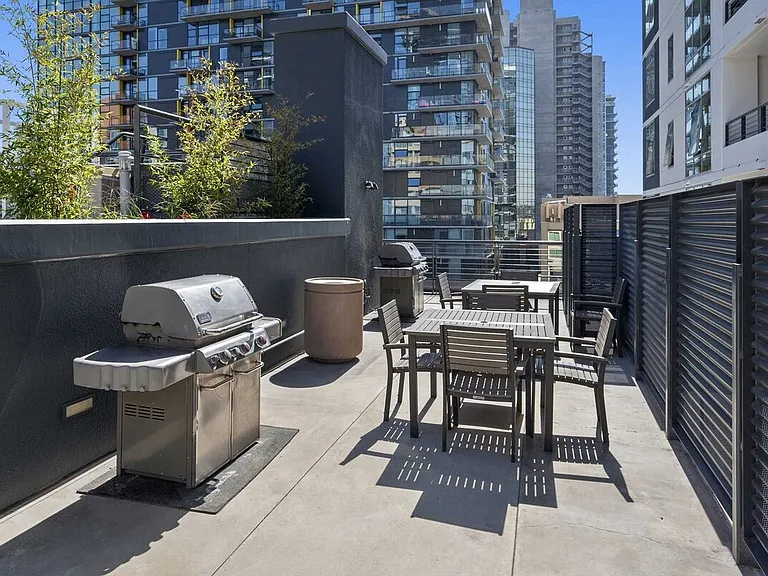 425 W Beech St #208 — Photo 24