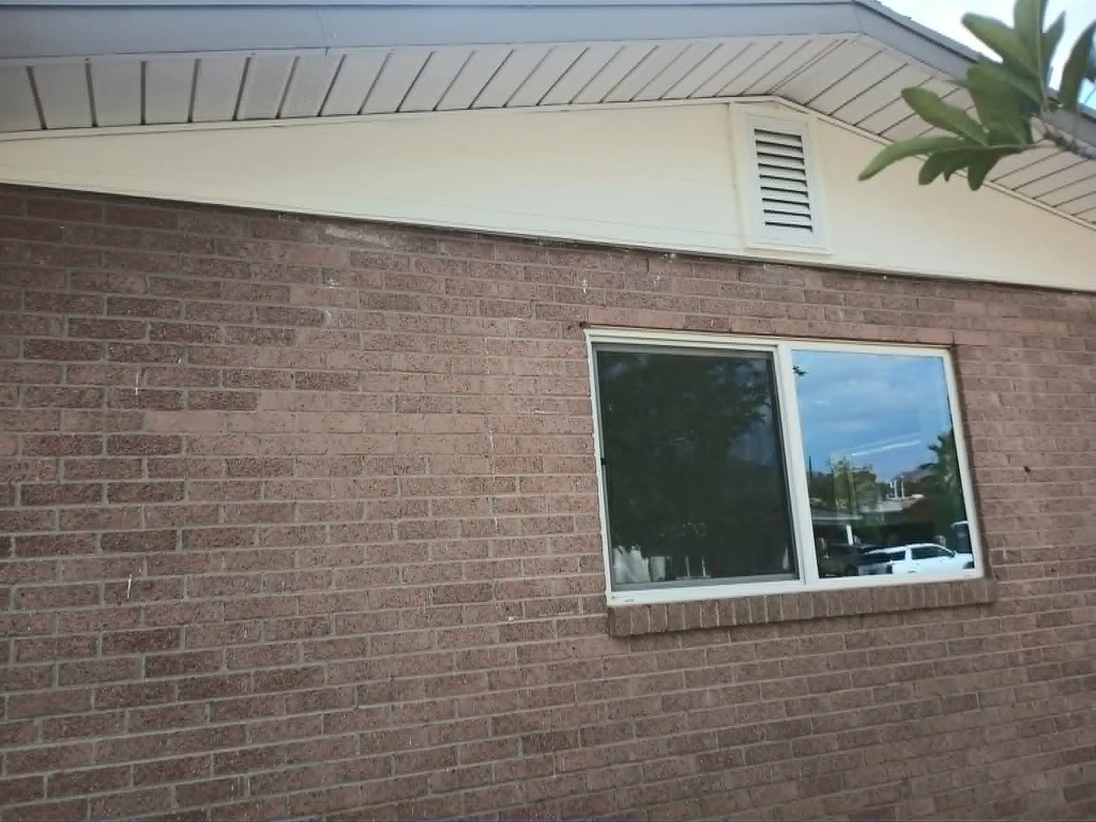 6045 Isabella Dr — Photo 2