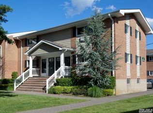 80 Friendly Ct #FC46, Babylon, NY 11702