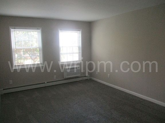 4th image of 1002 Towne House Vlg