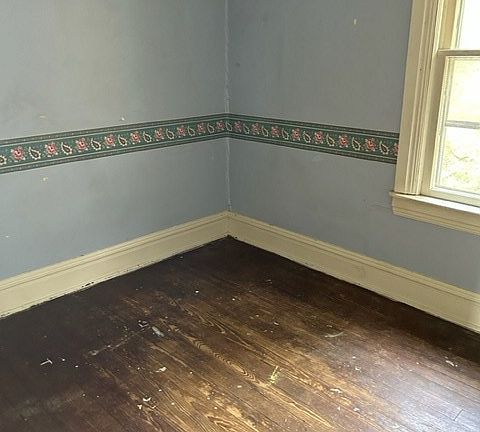 4th image of 120 E Oak St