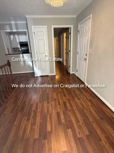 1267 Exeter Ln — Photo 2