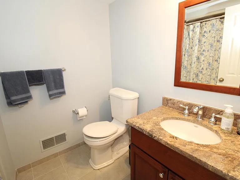 11 Heritage Dr — Photo 15