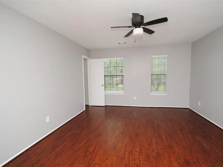 3923 Bridgebay Ln — Photo 2