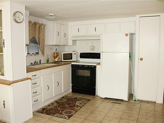 3rd image of 1511 Spruce Dr