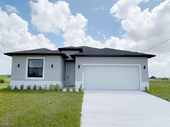 5th image of 9031 W Castle Cir