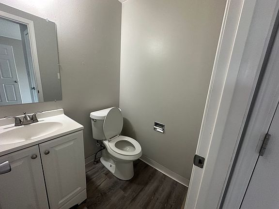 4th image of 554 W 42nd St