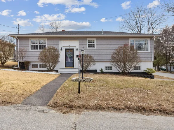 15 Malo Street, Lewiston, ME 04240