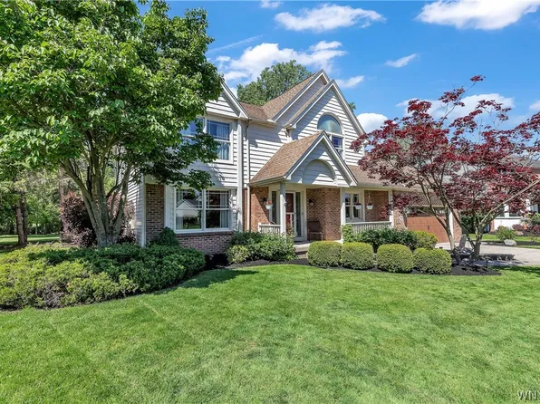 5611 Kippen Dr, East Amherst, NY 14051