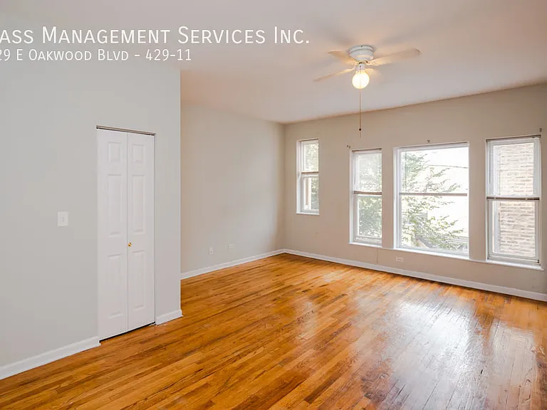 427-39 E Oakwood Blvd — Photo 56