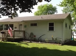 613 E College St, Toledo, IA 52342