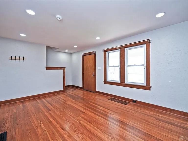 2368 Fauver Ave — Photo 10