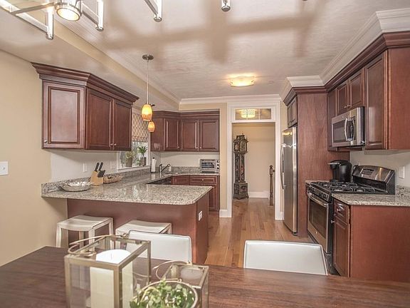 2nd image of 597 Sea St #1