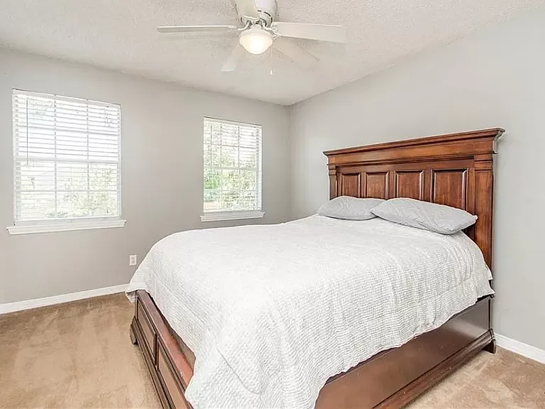 105 Larchwood Dr — Photo 4