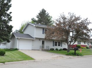 514 W Lincoln St, Caledonia, MN 55921