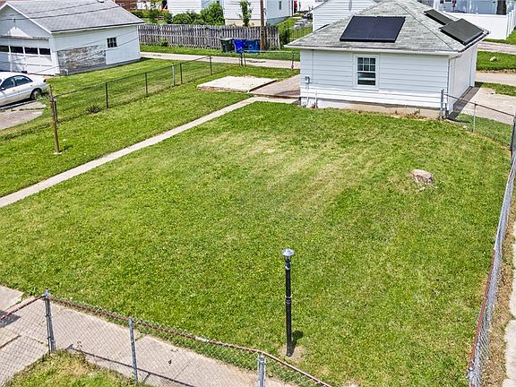 4th image of 159 Bellaire Ave