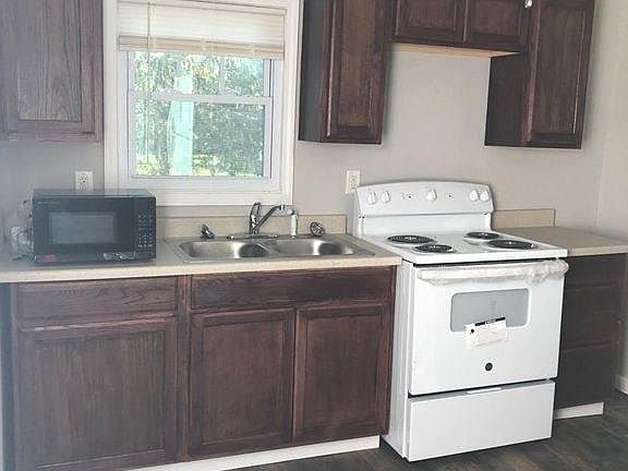 2nd image of 2405 Elm St