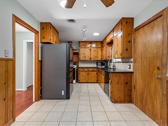 5th image of 1105 Alegria Rd