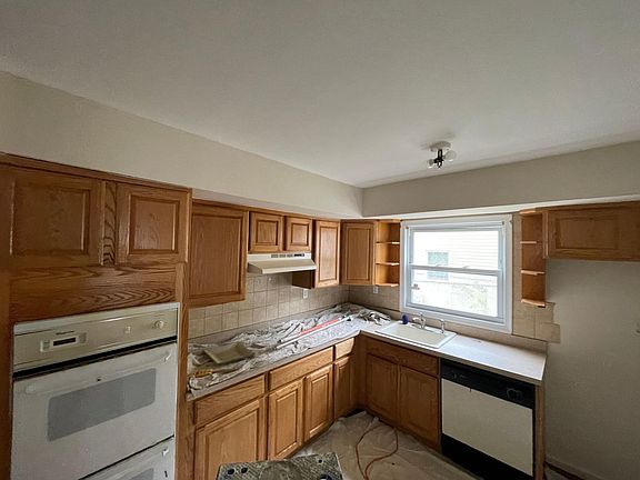 4th image of 91 West Ter #1