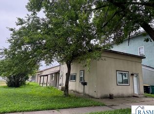 527 E 6th St, Blue Earth, MN 56013