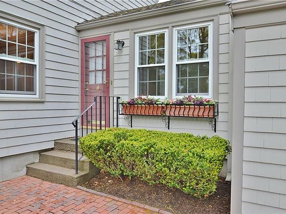 2nd image of 10 Briarwood Dr